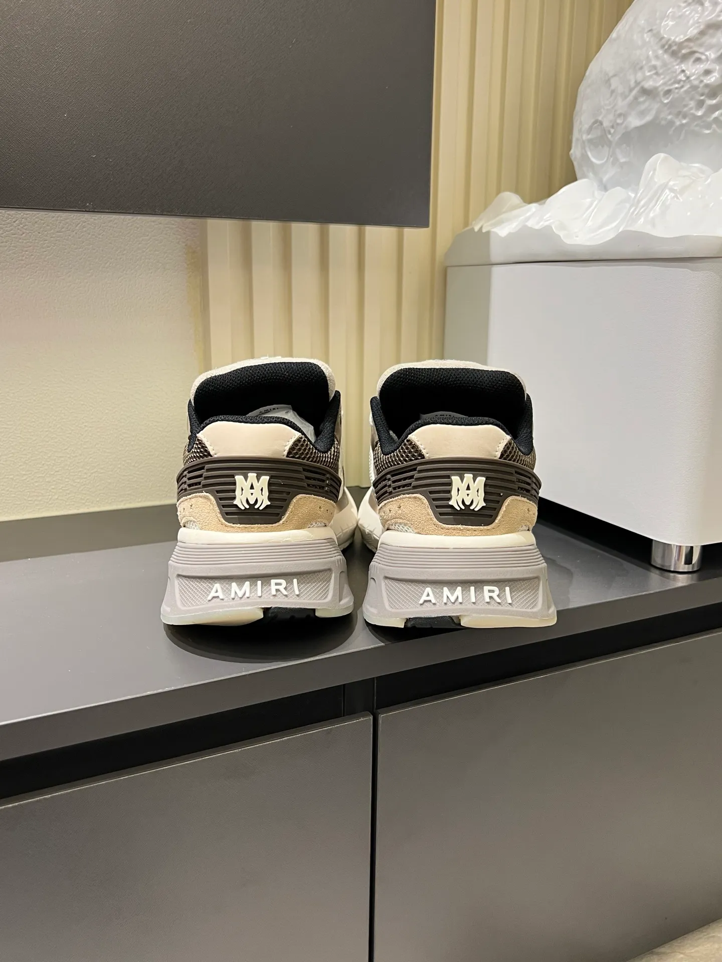Men's shoes 💰p680 AMIRI's new men's casual sports shoes, made of first-layer cowhide upper and original breathable mesh, rich in three-dimensionality, contrasting color design, simple style, fashionable and sporty, breathable mesh lining, original ultra-light outsole, a must-have item for daily leisure! Size: 38-45!